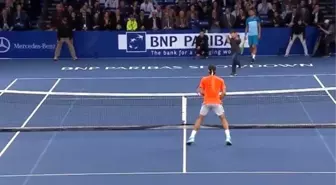 Federer'i Dize Getiren Çocuk!