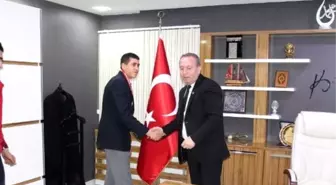 Sporcular Başkan Şahiner'i Ziyaret Etti