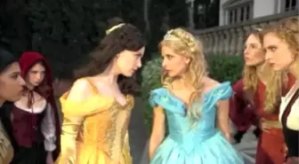 Watch Sarah Michelle Gellar's Cinderella Take On Belle İn Disney Princess Rap Battle