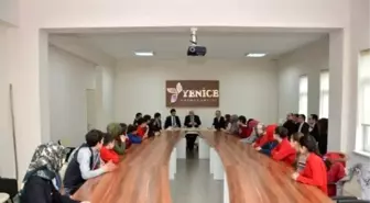 Vali Orhan Alimoğlu Yenice'li Öğrencilerle Bir Araya Geldi