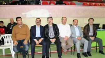 Güreş Grup Müsabakaları Niğde'de Yapıldı