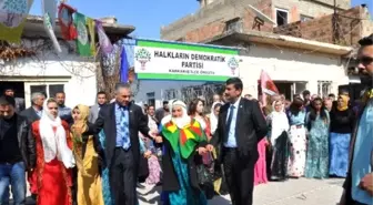 Hdp Aday Adayı Demirci'ye Karkamış'ta Miting Gibi Karşılama