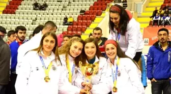Üniversitelilerin Spor Şöleni Kupa Töreni ile Sona Erdi