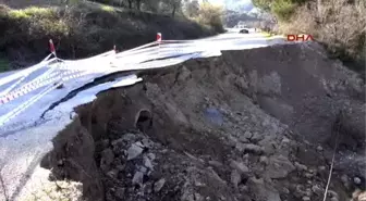 Yoldaki Göçük Sürücüleri Korkutuyor