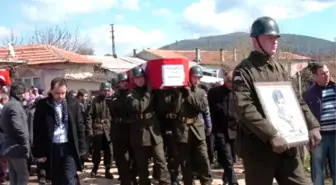 Hakkari'de İntihar Eden Er Bayramiç'te Toprağa Verildi