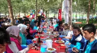 Polisler ve Öğrenciler Piknik Yaptı