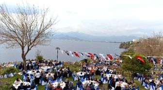 Muratpaşa Belediyesi 600 Yaşlıyı Yemekte Buluşturdu