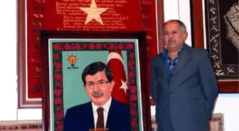 Başbakan Davutoğlu'nun Portresini Halıya Dokudu