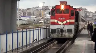 Diyarbakır Barış Treni Diyarbakır'da Halaylarla Karşılandı