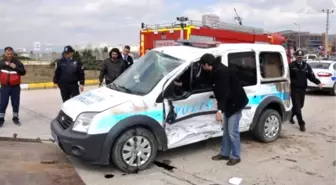 Otomobil Polis Aracına Çarptı: 3 Polis Yaralı