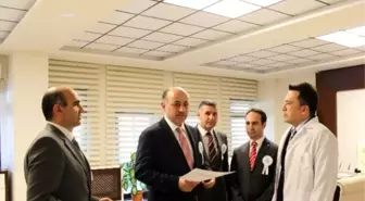 Vali Azizoğlu'ndan Yılın Doktorlarına Belge