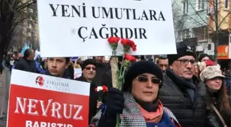 Eskişehir'de Kar Yağışı Altında Nevruz Kutlaması