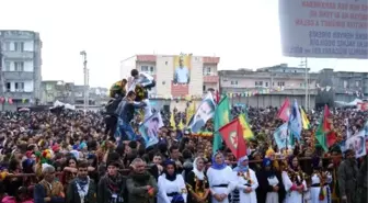 İdil'de Yağışlı Havaya Rağmen Nevruz Kutlandı