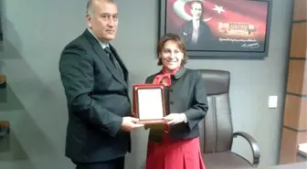 Irak Heyetinden Sena Kaleli'ye Plaket