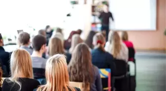 Okul Müdüründen Öğrencilere: Kıvırtırsanız Sonunuz Özgecan Gibi Olur