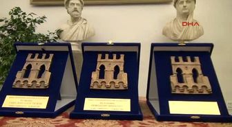 Ekmeleddin İhsanoğlu Roma'da 'Barış Ödülü'nü Aldı
