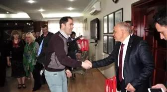 Yabancı Konuklar Karaman Belediye Başkanı Çalışkan'ı Ziyaret Etti