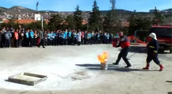 Yangın Söndürme Tatbikatında 5 Öğrenci Hastanelik Oldu