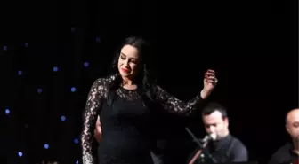 Zeynep Cihan'dan Türkü Ziyafeti