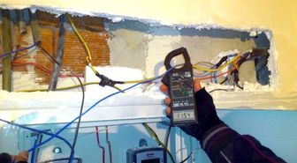 Daha Binayı Yaparken Kaçak Elektrik Hattı Döşediler