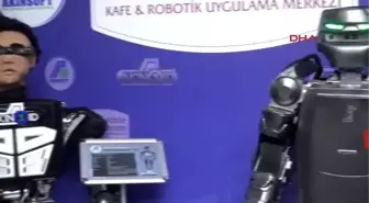 Konya Kafeteryada Servisler Robot Garsonlardan