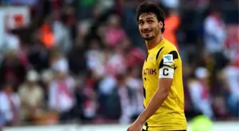 Mats Hummels Küçük Öğrencinin Duygulandıran İsteğini Geri Çevirmedi