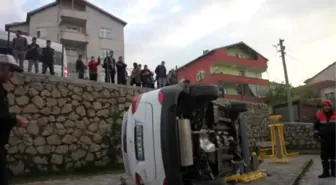 Acemi Kadın Sürücü 3 Metre Yükseklikten Çocuk Parkına Uçtu: 2 Yaralı