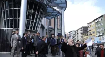 Öfkeli Fırıncı Belediye Binası Önünde Yine Protesto Yaptı