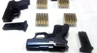 Özel Güvenlikçinin Üzerinden 3 Glock Tabanca Çıktı.