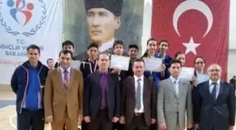 Yalova Bahçeşehir Orta Okulunun Bayan Raketleri Bölge Şampiyonu Oldu