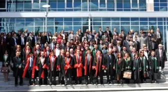 Adana Adliyesi'nde, Savcı Kiraz'ın Şehit Edilmesi Protesto Edildi (3)