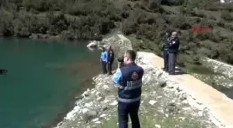 Denizli Çalıntı İhbarıyla Aranan Otomobil Gölette Bulundu