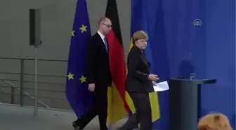 Merkel-Yatsenyuk Ortak Basın Toplantısı