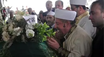 Oğlunun Cenaze Namazını Kıldıran İmam Babanın Zor Anları