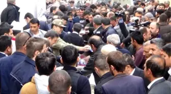 Polisten Kavurma Pilav Dağıtımı