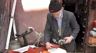 76 Yaşındaki Demirci, Baba Mesleğini Yaşatıyor