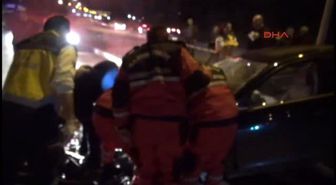 Bartın'da Otomobil Tır'a Çarptı: 1 Ölü, 1 Yaralı