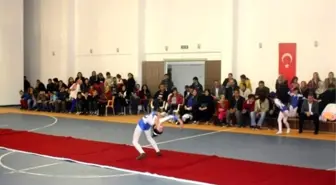 Minik Jimnastikçilerin Gösterisi Nefesleri Kesti