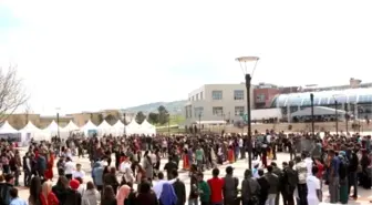 Uluslararası Öğrencilerden Coşkulu 40. Yıl Şenliği