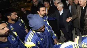 Fenerbahçe Kafilesini Aziz Yıldırım Karşıladı