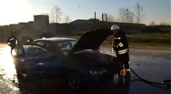 Tekirdağ'da Seyir Halindeki Otomobil Yandı