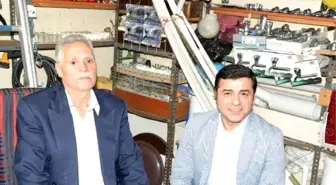 Demirtaş, Anne ile Babasından Hayır Duası Aldı