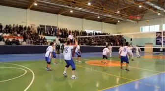 Kazan'da 'Küfüre Hayır' Örnek Voleybol Tunuvası