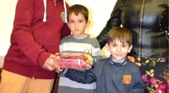 Birincilik Ödülünü Şehit Polis Çocuğuna Hediye Etti