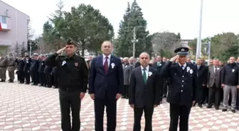 Gördes'te Dev Türk Bayrağı Polis Haftası'nda Göndere Çekildi