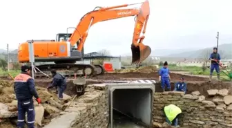 İzsu Beydağ Belediyesi Ekipleri Yağmur Alında Mesaide