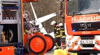 Otoban Kenarına Düşen Uçakta 1 Ölü, 3 Yaralı