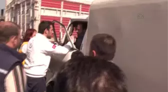 Kamyonette Sıkışan Sürücünün Zor Anları