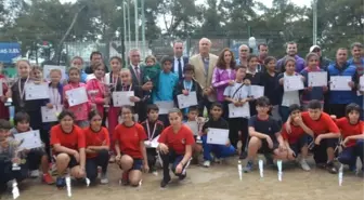Adana'da Okullarası Küçükler Tenis Grup Müsabakaları