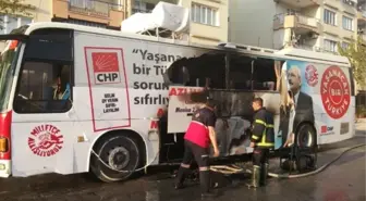 CHP Manisa Milletvekili Adayının Seçim Otobüsü Yandı